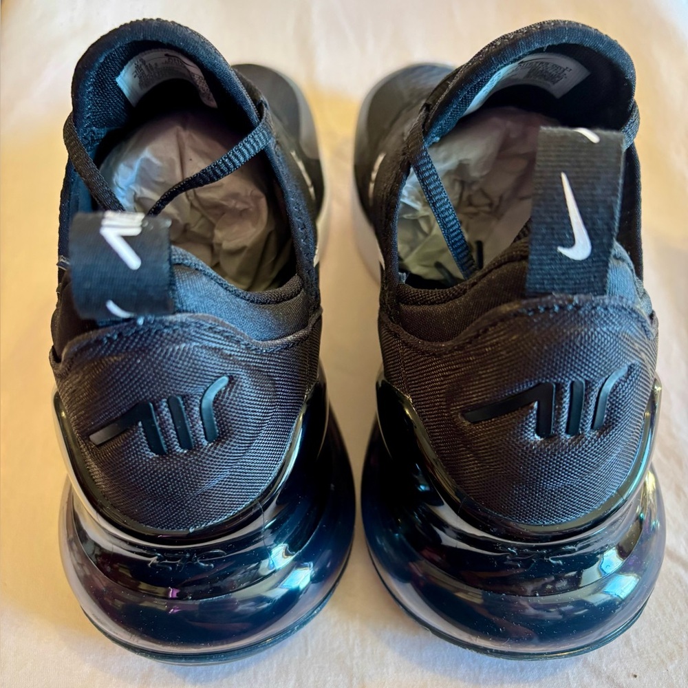Nike Air Max 270 in Black and White - Picture 4 of 9
